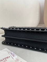 Bagsaaa Valentino Garavani Rockstud WOC in black grainy - 21cm - 4