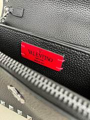 Bagsaaa Valentino Garavani Rockstud WOC in black grainy - 21cm - 3