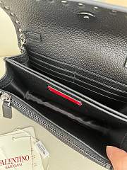 Bagsaaa Valentino Garavani Rockstud WOC in black grainy - 21cm - 2