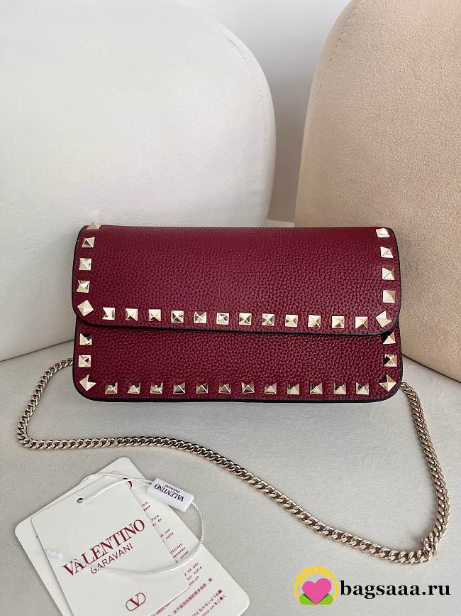 Bagsaaa Valentino Garavani Rockstud WOC in red grainy - 21cm - 1