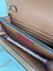 Bagsaaa Valentino Garavani Rockstud WOC in brown grainy - 21cm - 3