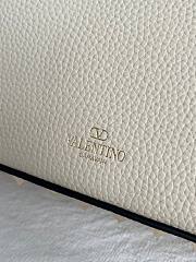 Bagsaaa Valentino Garavani Rockstud crossbody bag white - 24cm - 4