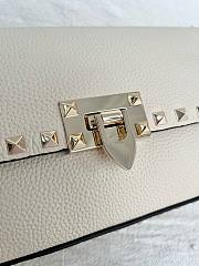 Bagsaaa Valentino Garavani Rockstud crossbody bag white - 24cm - 2