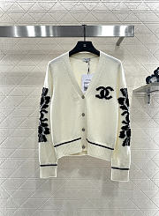Bagsaaa Chanel cardigan in white with black floral appliqués - 1