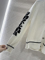 Bagsaaa Chanel cardigan in white with black floral appliqués - 3