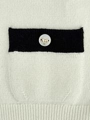 Bagsaaa Chanel cardigan in a white knit with black trim and pearl buttons - 3