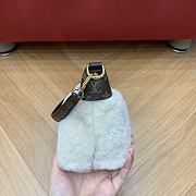 Bagsaaa LV M26245 Pochette Mia cream shearling - 22cm - 4