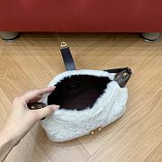 Bagsaaa LV M26245 Pochette Mia cream shearling - 22cm - 3