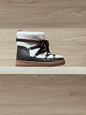 Bagsaaa Louis Vuitton LV Cloud Lace-Up Ankle Boot Sneaker cream shearling