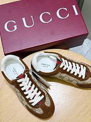 Bagsaaa Gucci Shift sneaker in GG canvas with suede trims in beige and brown - 4