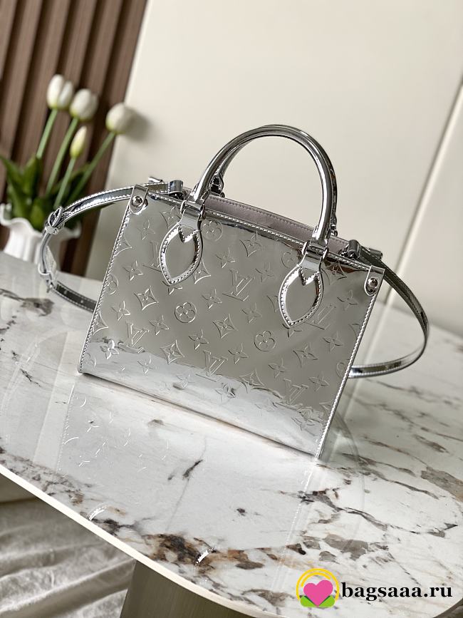 Bagsaaa Louis Vuitton OnTheGo PM tote bag in the Monogram Miroir silver edition - 25cm - 1
