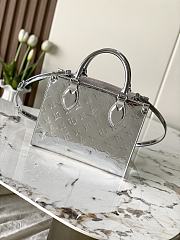 Bagsaaa Louis Vuitton OnTheGo PM tote bag in the Monogram Miroir silver edition - 25cm - 1