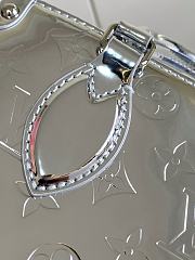 Bagsaaa Louis Vuitton OnTheGo PM tote bag in the Monogram Miroir silver edition - 25cm - 2