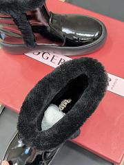 Bagsaaa Roger Vivier Snow ankle boots with a crystal buckle & black shearling - 4
