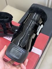 Bagsaaa Roger Vivier Snow ankle boots with a crystal buckle & black shearling - 2