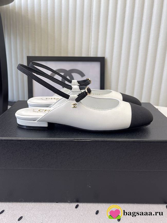 Bagsaaa Chanel leather Mary Jane flats in white and black with an ankle strap - 1