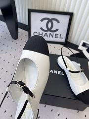 Bagsaaa Chanel leather Mary Jane flats in white and black with an ankle strap - 2