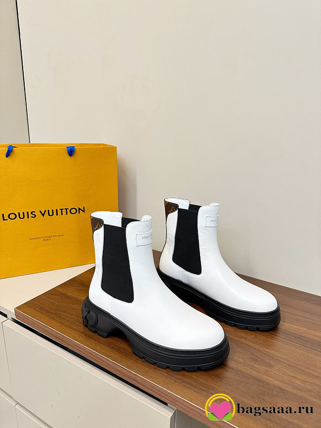Bagsaaa Louis Vuitton Ruby Flat Ankle Boots in white - 1