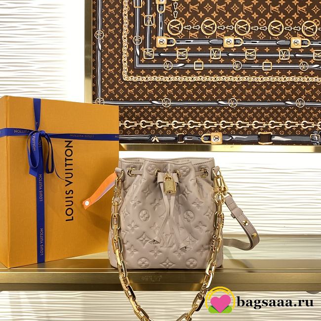 Bagsaaa Louis Vuitton Coussin Bucket bag Monogram-embossed galet - 21cm - 1