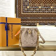 Bagsaaa Louis Vuitton Coussin Bucket bag Monogram-embossed galet - 21cm - 1