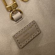 Bagsaaa Louis Vuitton Coussin Bucket bag Monogram-embossed galet - 21cm - 2