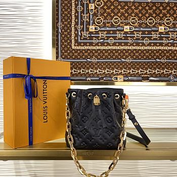 Bagsaaa Louis Vuitton Coussin Bucket bag Monogram-embossed black - 21cm