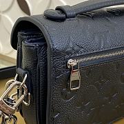 Bagsaaa Louis Vuitton Pochette Métis East West handbag navy blue - 21.5cm - 2