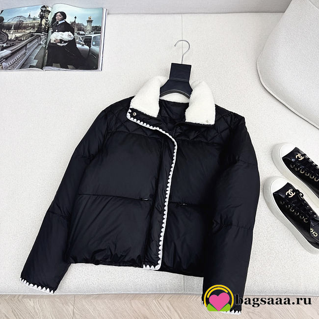 Bagsaaa Chanel black puffer coat with a white fleece collar - 1