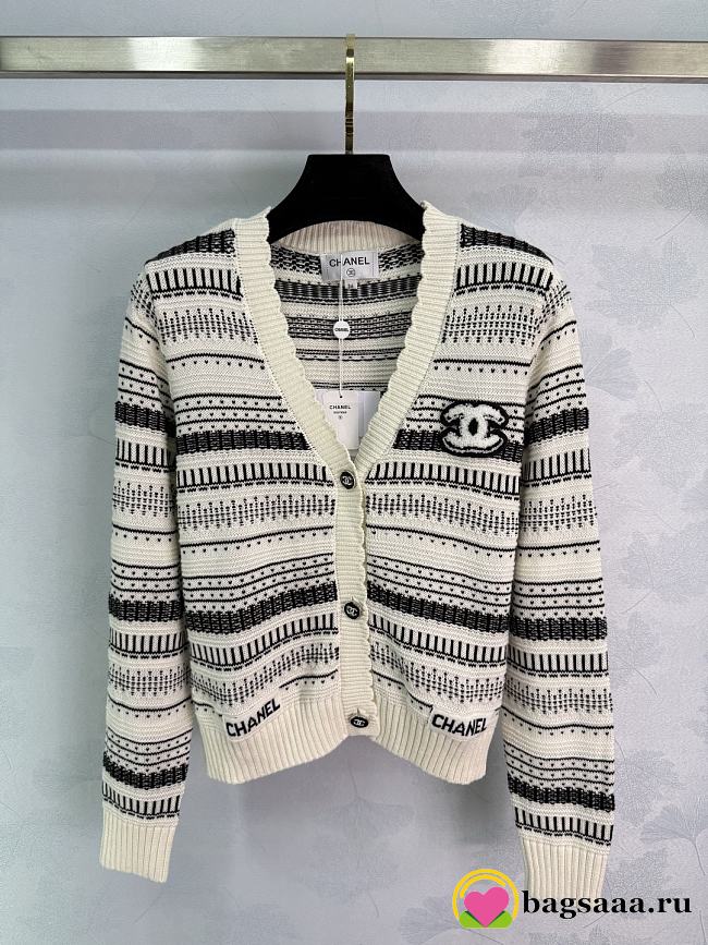 Bagsaaa Chanel knit cardigan in white and black - 1