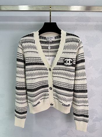 Bagsaaa Chanel knit cardigan in white and black