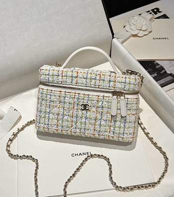 Bagsaaa Chanel 25C white and multicolor tweed vanity bag - 19.5cm 