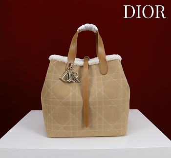 Bagsaaa DiorAlps Medium Dior Toujours Vertical Tote Bag Beige Suede and Ecru Merino Wool - 24cm 