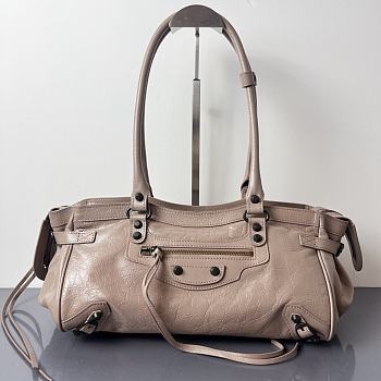 Bagsaaa Balenciaga Le City Bag East-West in sesame Arena lambskin - 40 cm