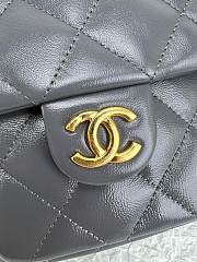 Bagsaaa Chanel handbag in gray leather with a top handle and front pockets - 25cm - 2