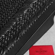 Bagsaaa Valentino Garavani shopping bag in black hand-woven raffia and leather - 48cm - 4