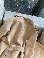 Bagsaaa Burberry trench coat in a camel color with the signature Vintage Check - 3