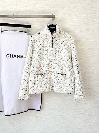 Bagsaaa Chanel sherpa white jacket with black trim