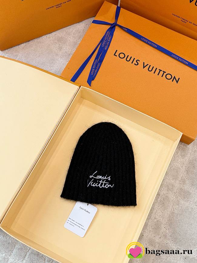 Bagsaaa Louis Vuitton LV Script Beanie in black - 1