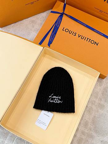 Bagsaaa Louis Vuitton LV Script Beanie in black