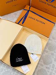 Bagsaaa Louis Vuitton LV Script Beanie in black - 2