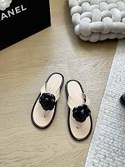 Bagsaaa Chanel black and beige jelly Camellia thong flat sandals - 1