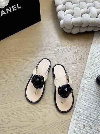 Bagsaaa Chanel black and beige jelly Camellia thong flat sandals