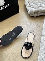 Bagsaaa Chanel black and beige jelly Camellia thong flat sandals - 3