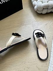 Bagsaaa Chanel black and beige jelly Camellia thong flat sandals - 4