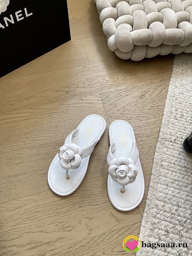 Bagsaaa Chanel white jelly Camellia thong flat sandals - 1