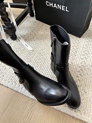 Bagsaaa Chanel black leather ankle boots with chain - 2