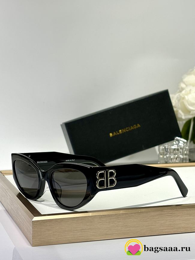 Bagsaaa Balenciaga Bossy Round (BB0324SK) sunglasses in black - 1