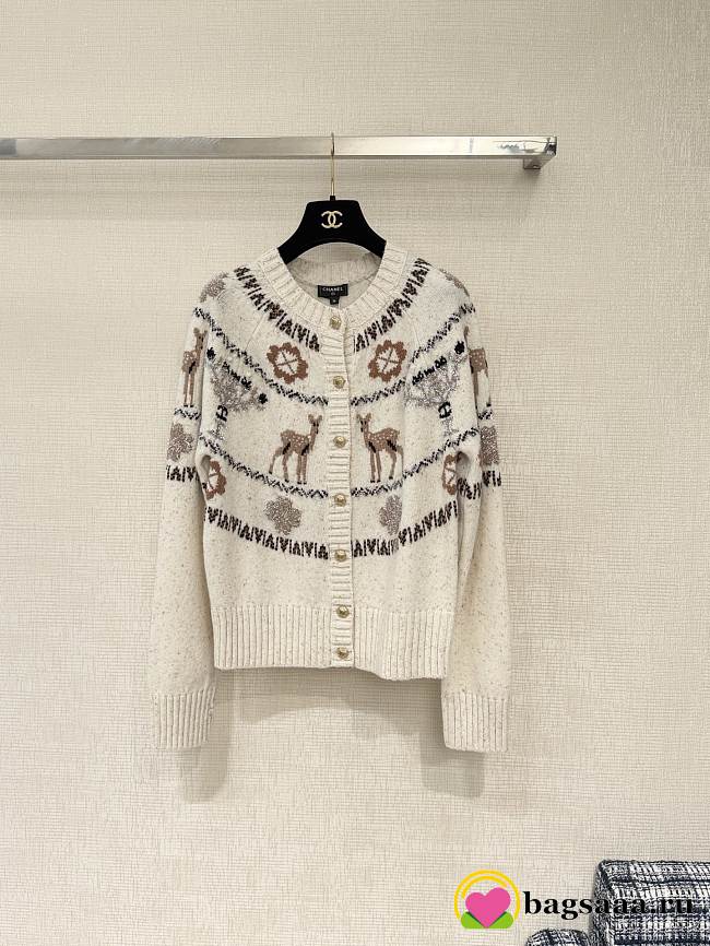 Bagsaaa Chanel cardigan featuring a winter-themed - 1