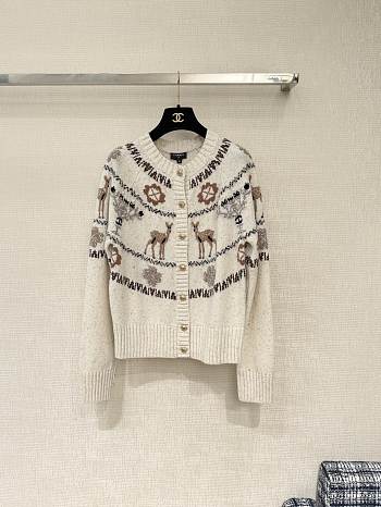 Bagsaaa Chanel cardigan featuring a winter-themed