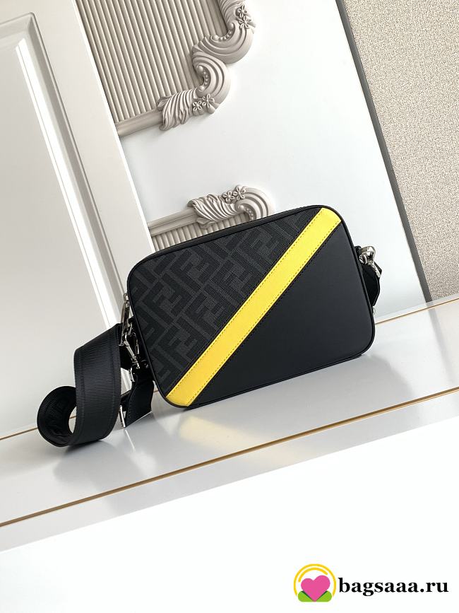 Bagsaaa Fendi FF Diagonal Stripe Camera Crossbody Bag in black - 22cm  - 1
